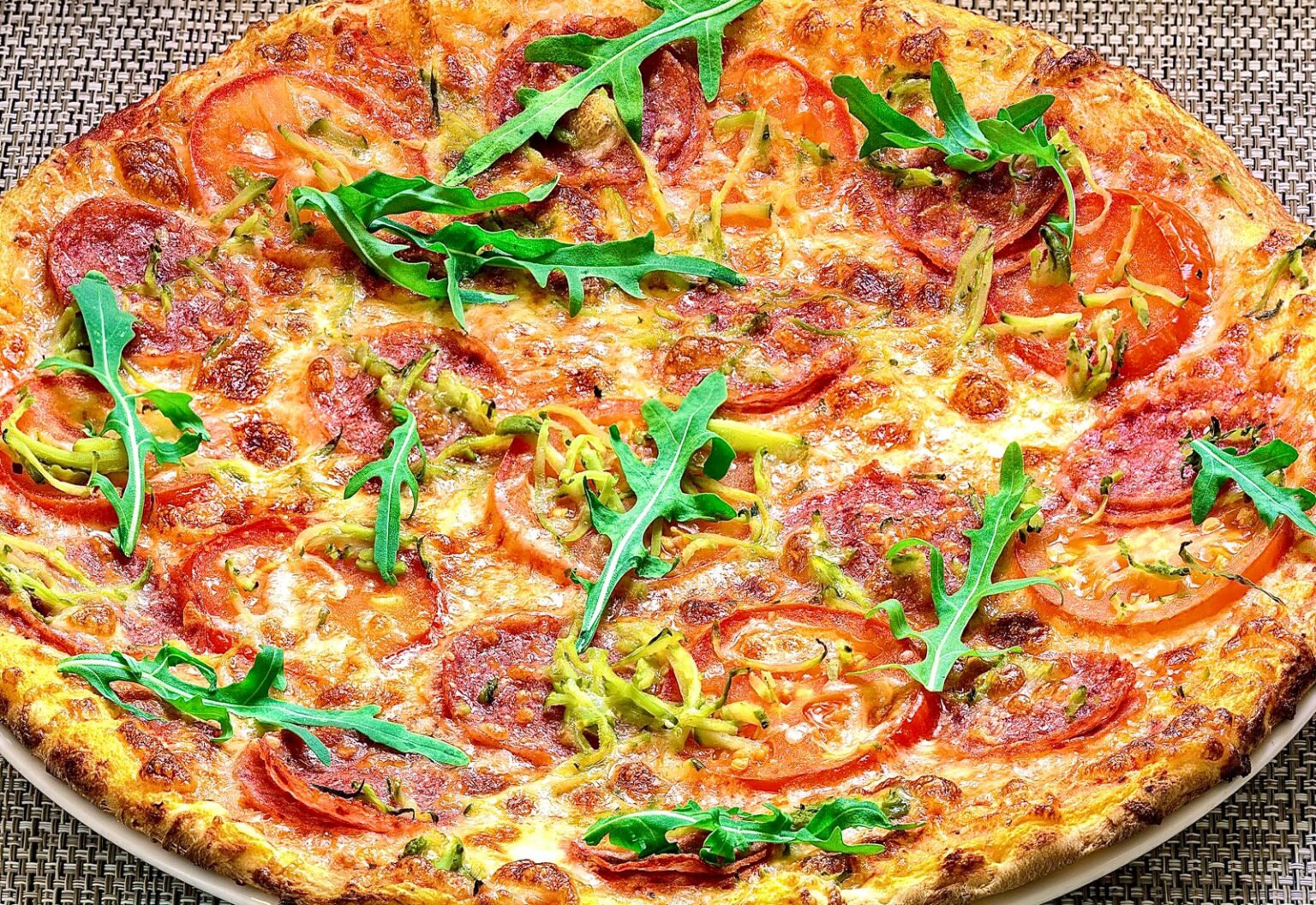 рецепт пиццы с помидором колбасой и сыром фото 41