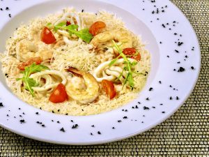 Ризотто с королевскими креветками и кальмарами /290г/