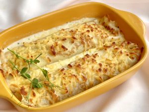 Блины с мясным рагу "Болоньезе", запеченные под сыром в сливочном соусе /250г/