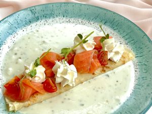 Блины с копченой семгой и сливочным сыром /210г/