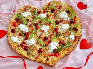 Пицца-Валентинка с курицей, вишней и сыром "Рикотта" 520г