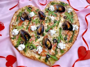 Пицца-Валентинка с Чилийскими мидиями, кальмарами, сыром "Рикотта" и базиликовым "Песто" 620г